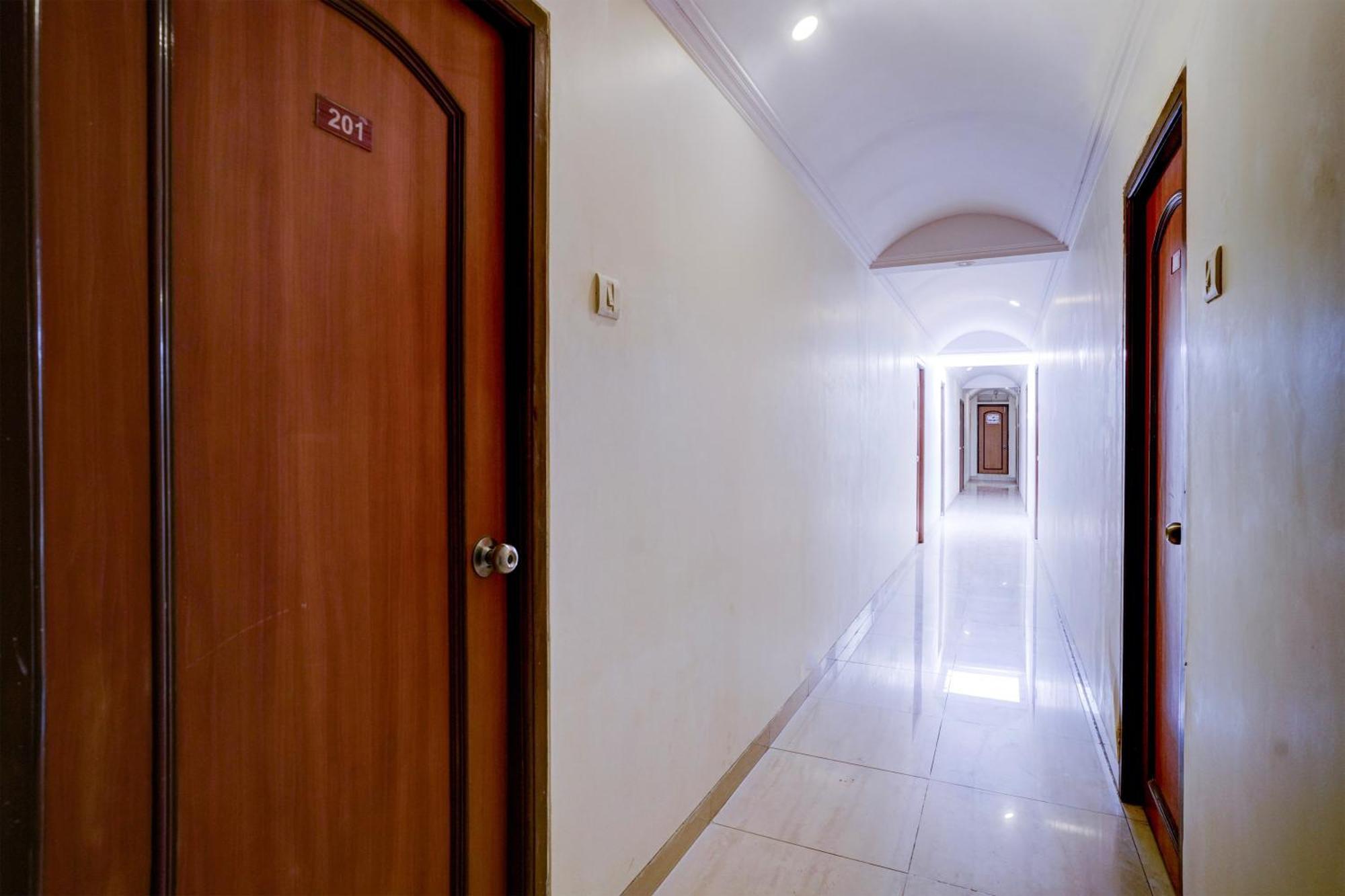 De Classico Hotel Мумбай Екстериор снимка